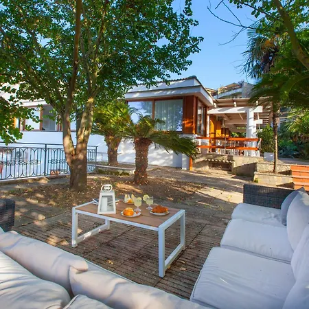 Luxury In Con Terrazzo Privato 3* Massa Lubrense